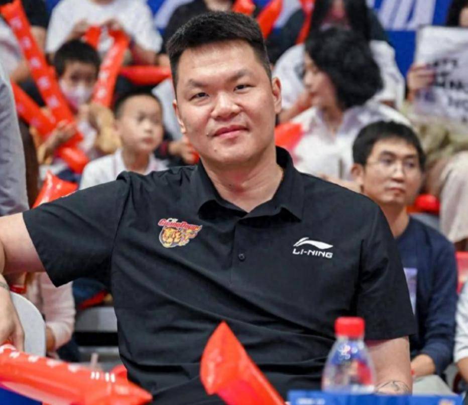 全明星赛转会期再迎强敌；广东宏远回应争议；主帅态度——球迷炸锅；身体对抗强度拉满的简单介绍
