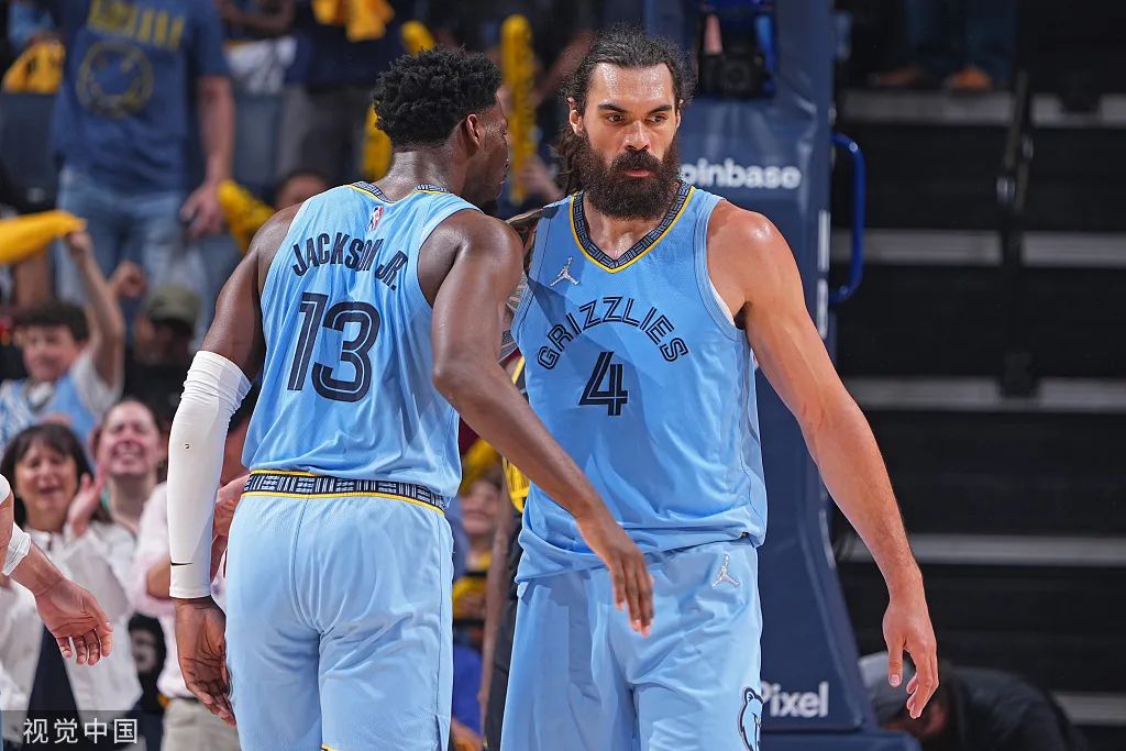 九游官方网站-足球女经理用肉体激励队员视频